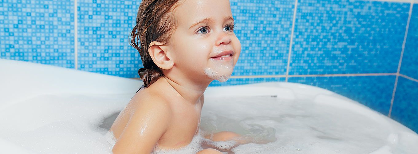 inspiration-advice-baby-child-toddler-bathing-dental-skincare-how-to-have-a-happy-bathtime-hero-1360x502.jpg